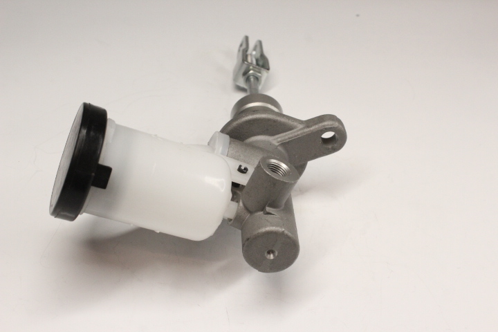 BOMBA DE CLUTCH PICK UP D21 2.4 1994-2008